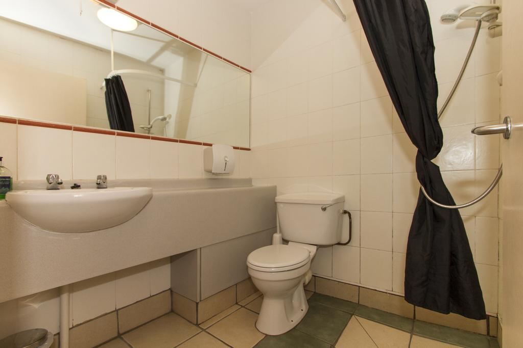 Отель Killary Adventure Centre Линон Номер фото